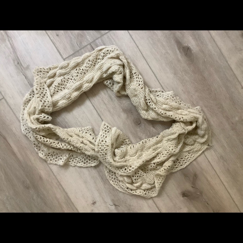 Boho chic ruffle knit scarf